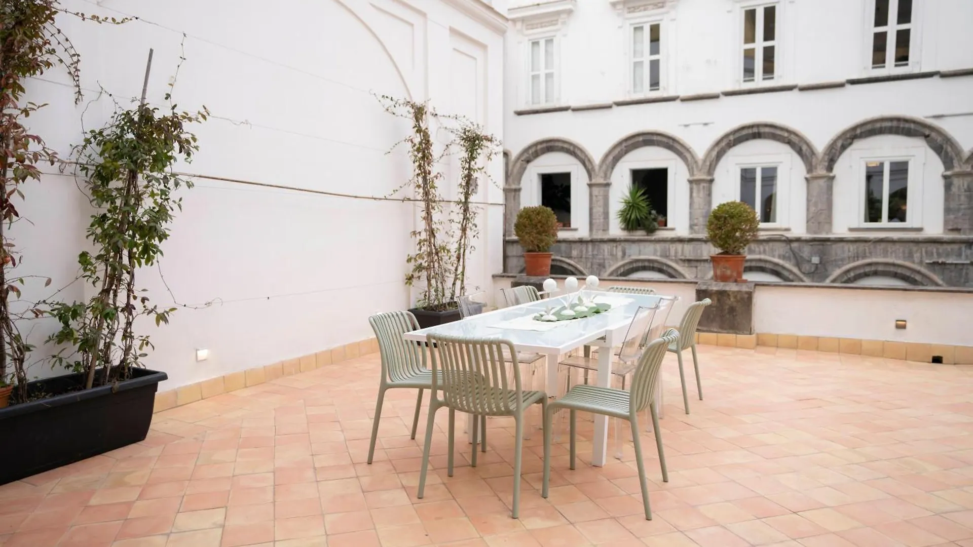 Palazzo Carafa Santangelo Bed & Breakfast Naples Italy